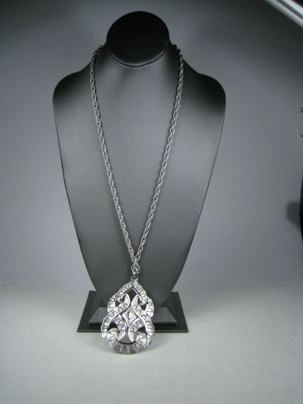 Trifari Openwork Silver Tone Scroll Modernist Vintage Pendant Necklace Chain